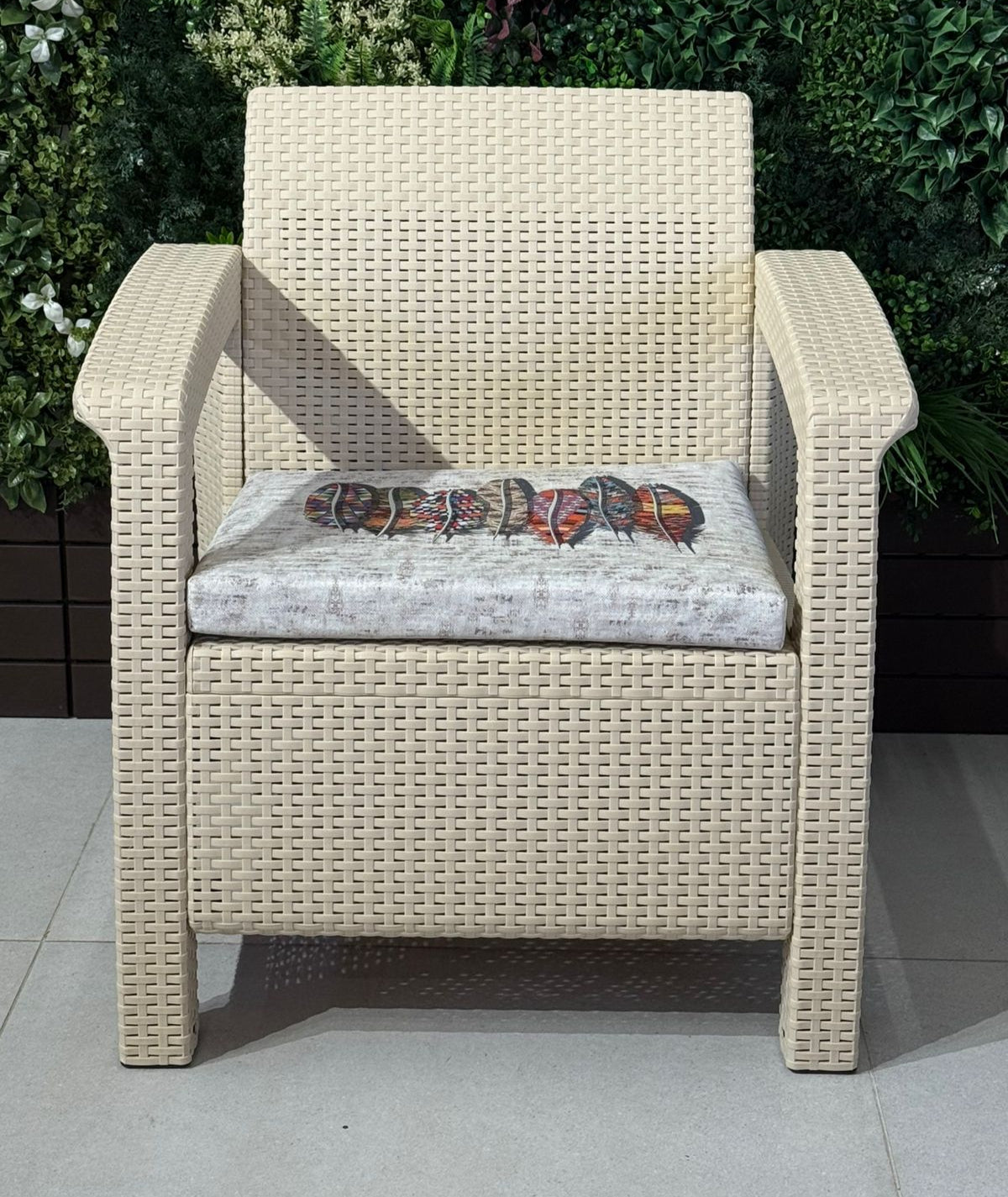 Modern Garden Seating Set - Beige & Decorative Cushion