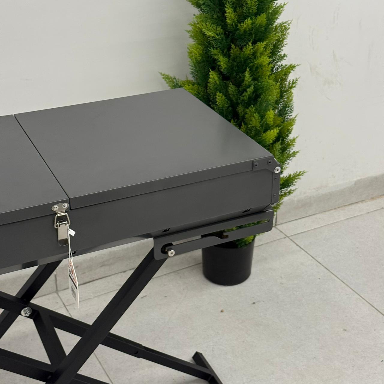 مەقەڵەی بەهێز بە تایە و رەفەی لاکانی