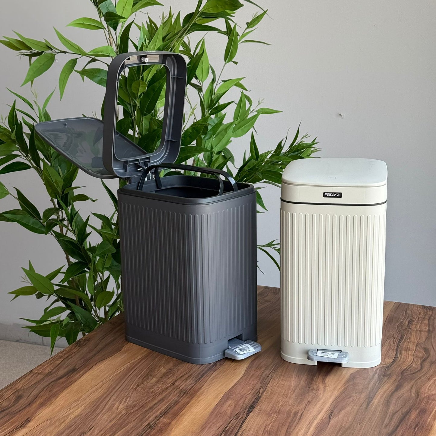 دواسة فاخرة وصندوق قمامة ضغط مع دلو داخلي