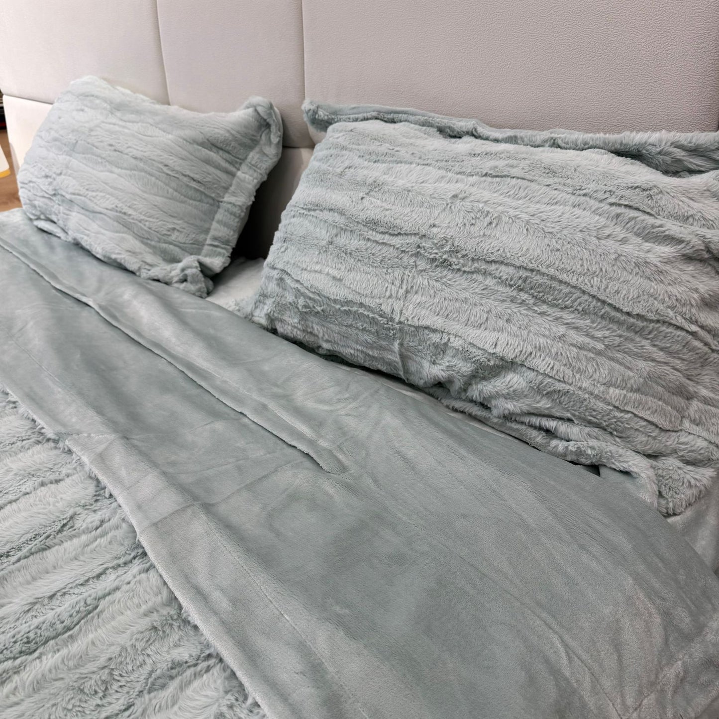 Luxury Plush 4-Piece Bedding Set – Soft & Cozy