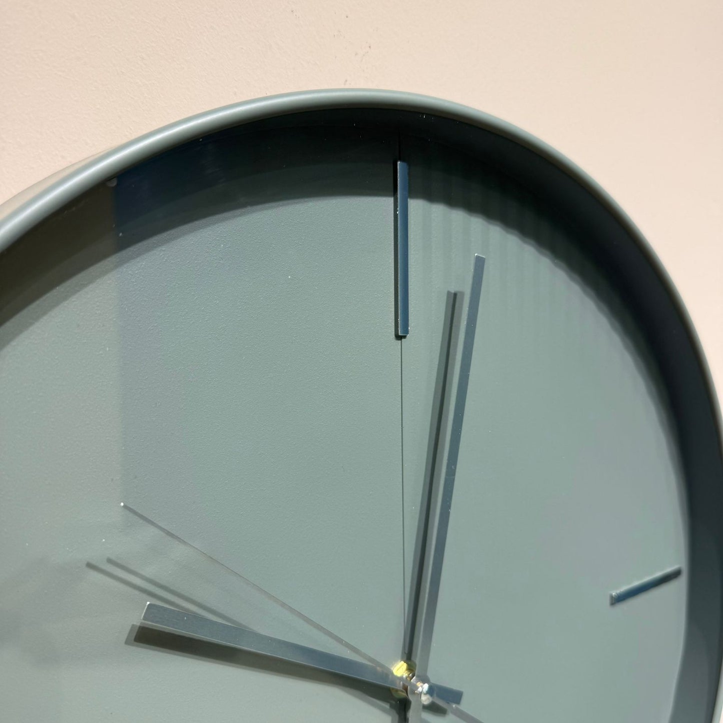 Modern Minimalist Round Wall Clock