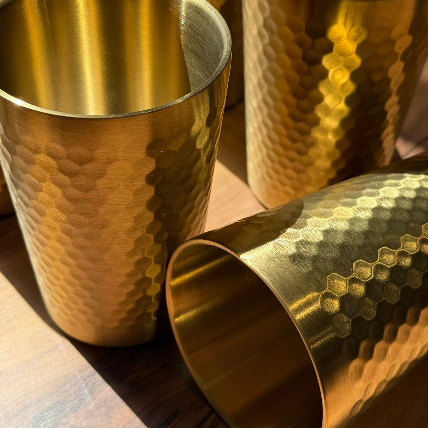 پەرداخی خواردنەوەی پۆڵا ستانلێسی زێرین 