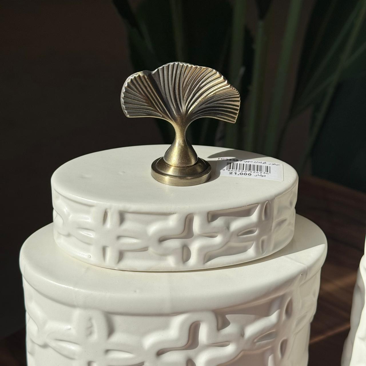 Luxury Ceramic Jars With Leaf-Topped Lids