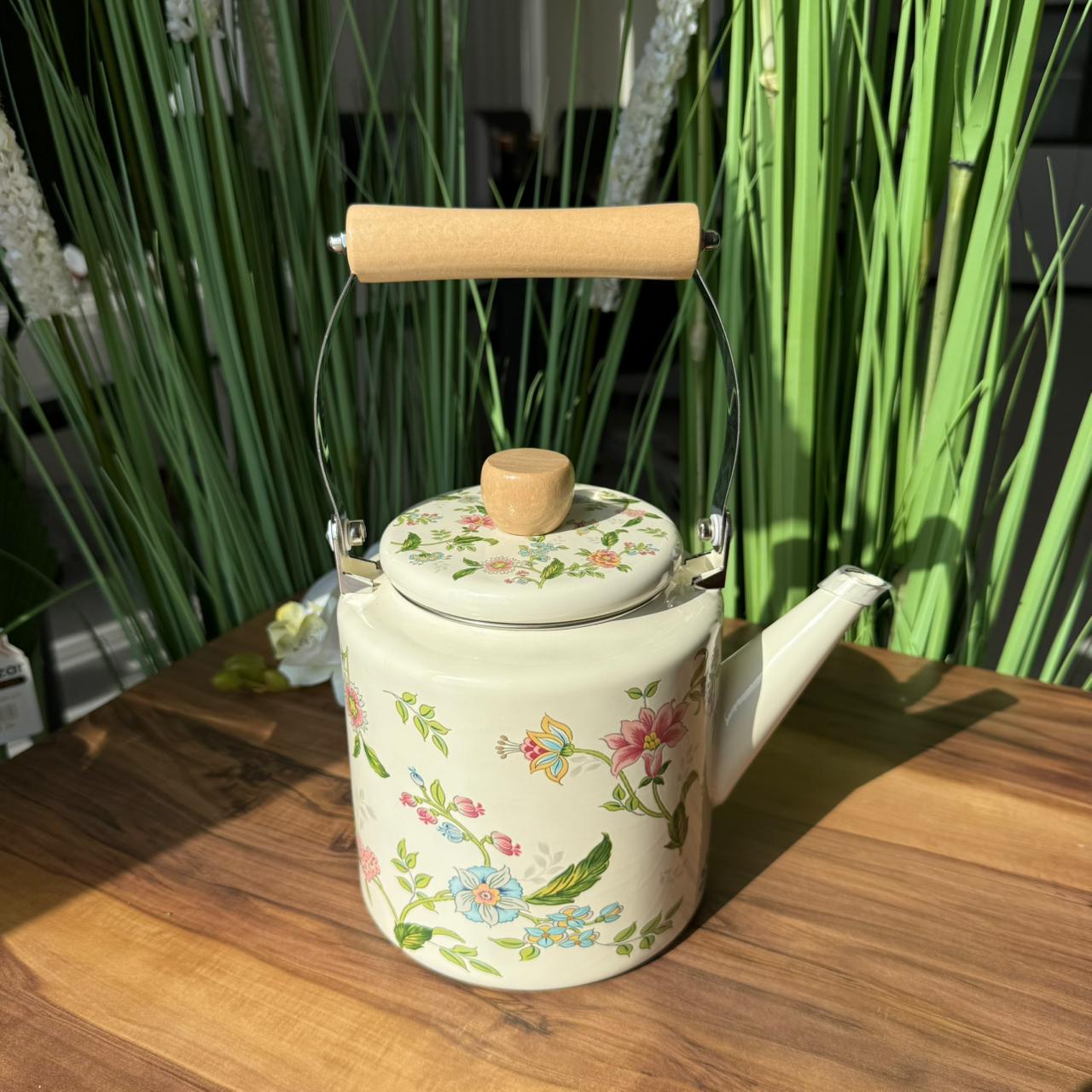 Stovetop Vintage Bloom Floral Teapot With Wooden Handle- 1.3/2L