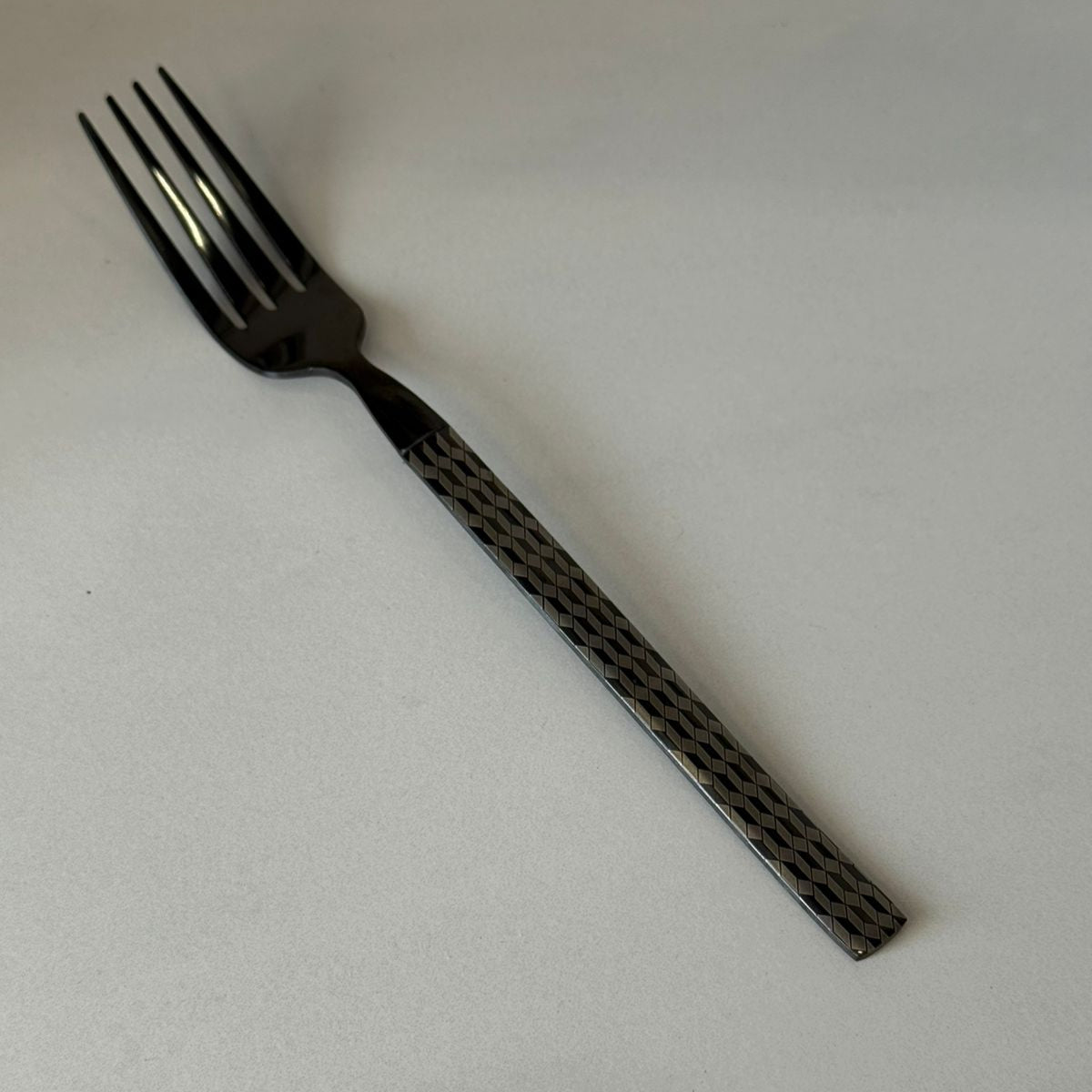 Black Mirror Cutlery Collection With Textured Handle