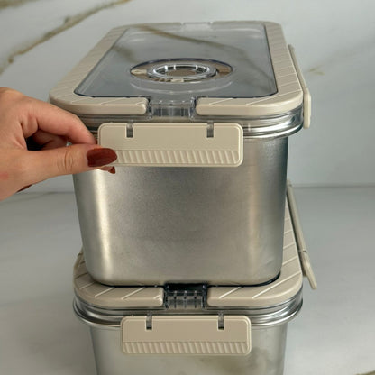 دەفری خواردن هەڵگرتن بە قاپی قفڵ‌دار