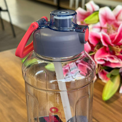 زجاجة شرب رياضة متعددة الألوان مع قش