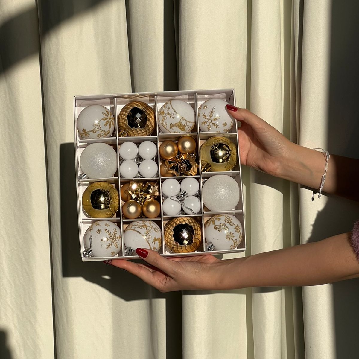 C6 - Christmas Tree Colorful Decoration Balls