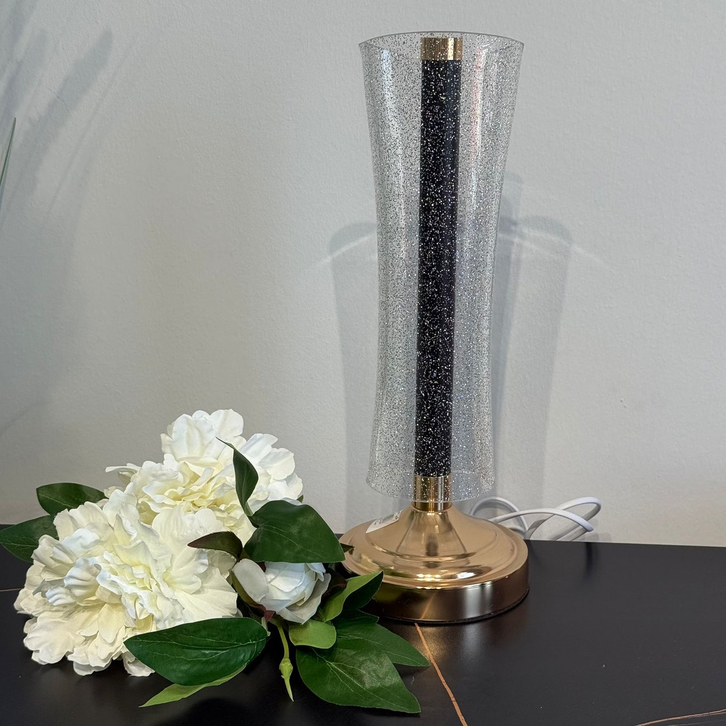 چرای سەر مێزی مۆدێرن و کریستاڵ