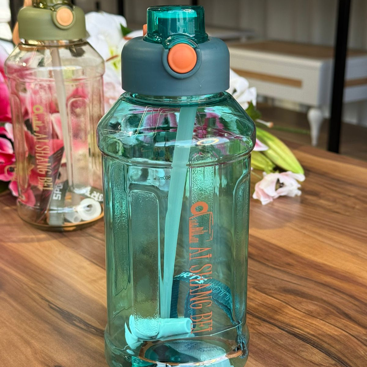 زجاجة شرب رياضة متعددة الألوان مع قش