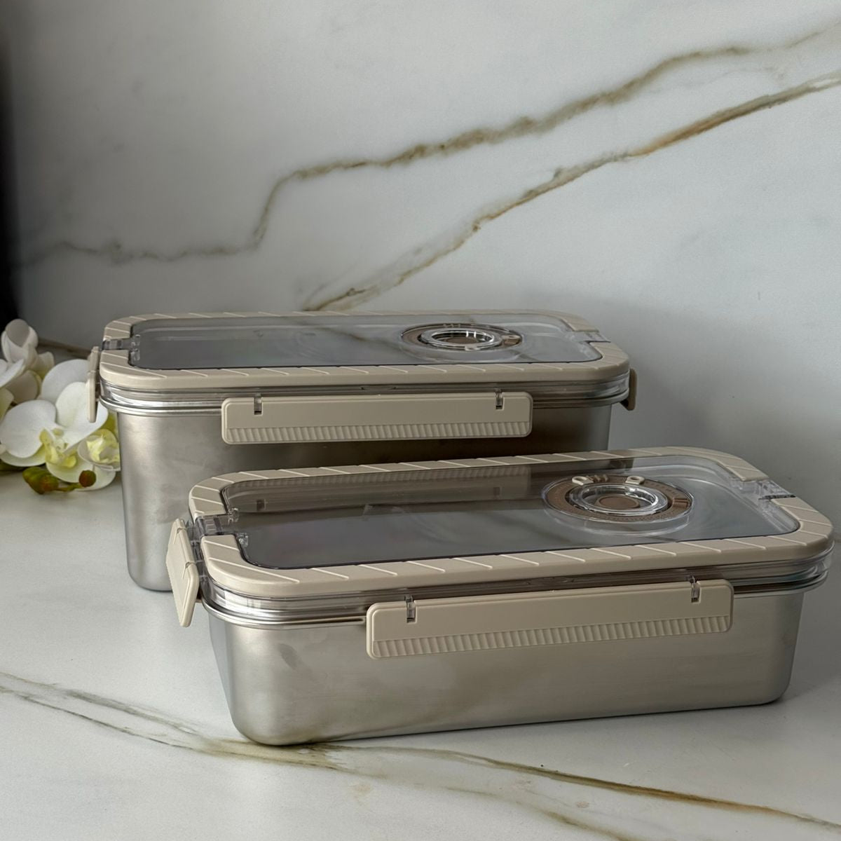 دەفری خواردن هەڵگرتن بە قاپی قفڵ‌دار