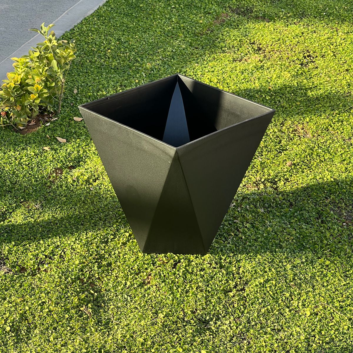 Modern Indoor/Outdoor Plant Pot