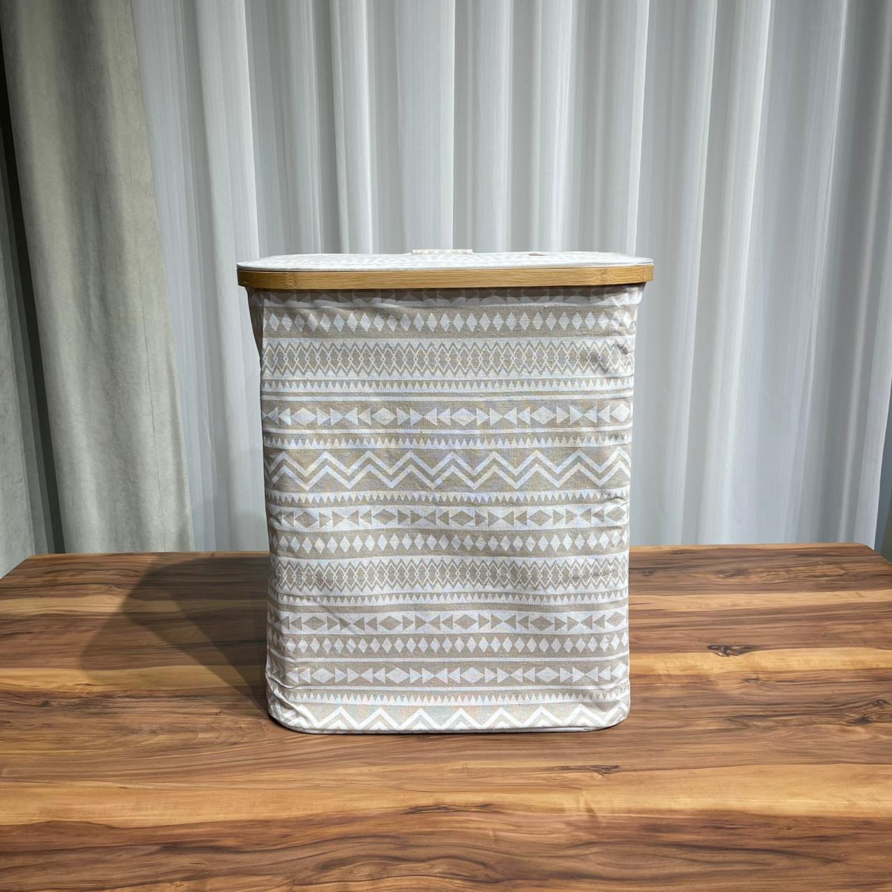 سلة تخزين قماشية بلمسات من الخيزران