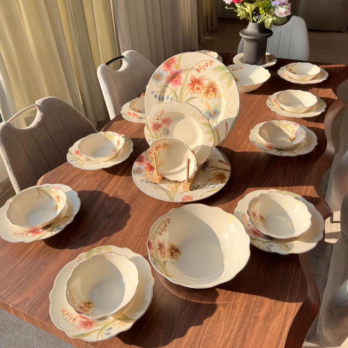 28PCS Porcelain Floral Wavy Dining Tableware Set