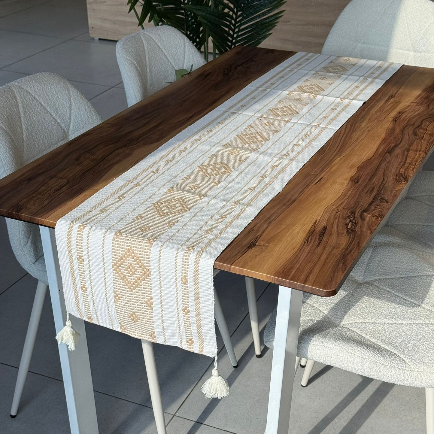 ٣٥ × ٢٢٠سم ڕایەخی سەر مێزی دیکۆراتی شاهانە