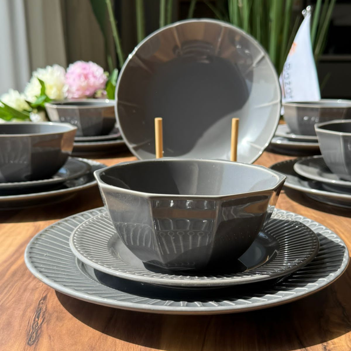 24-Peices Modern Stoneware Dining Set Textured Rim Design