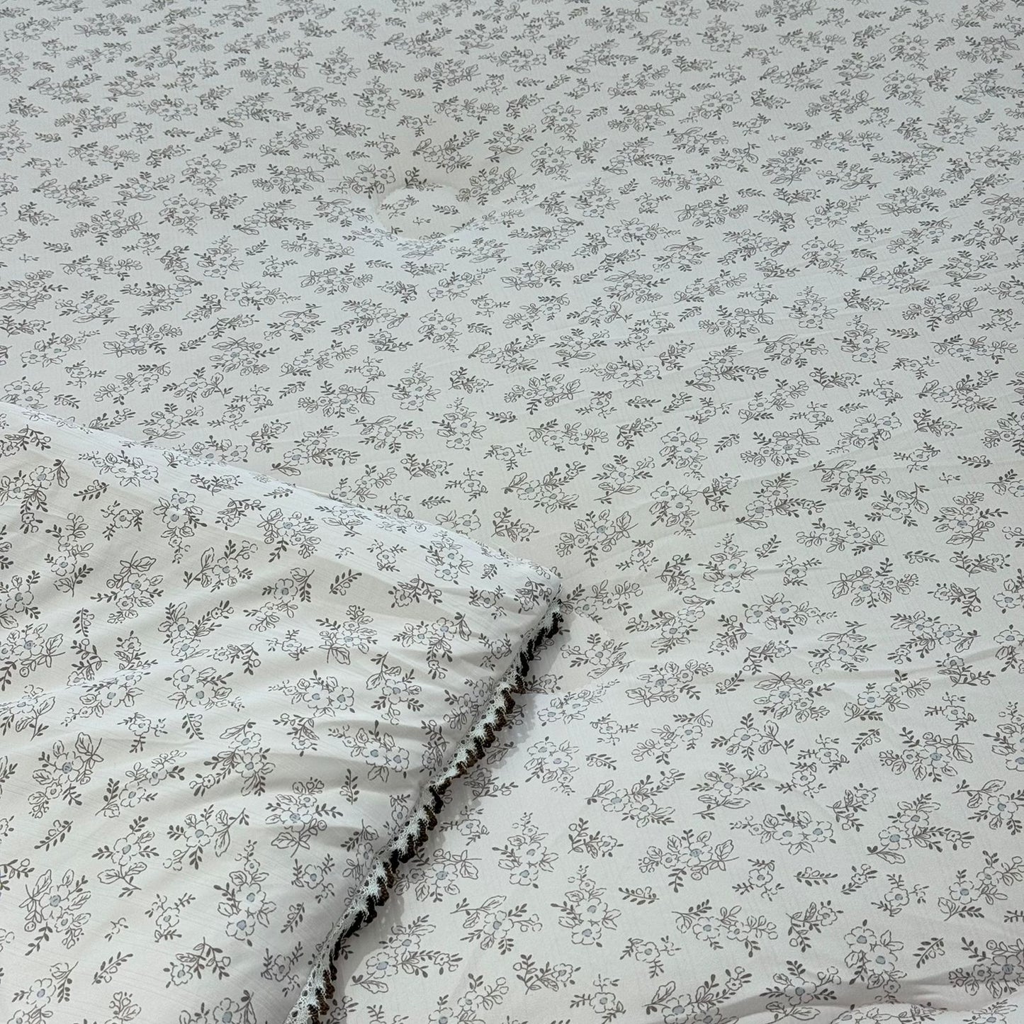 لێفی گوڵداری شیک لەگەڵ لێواری دانتێل