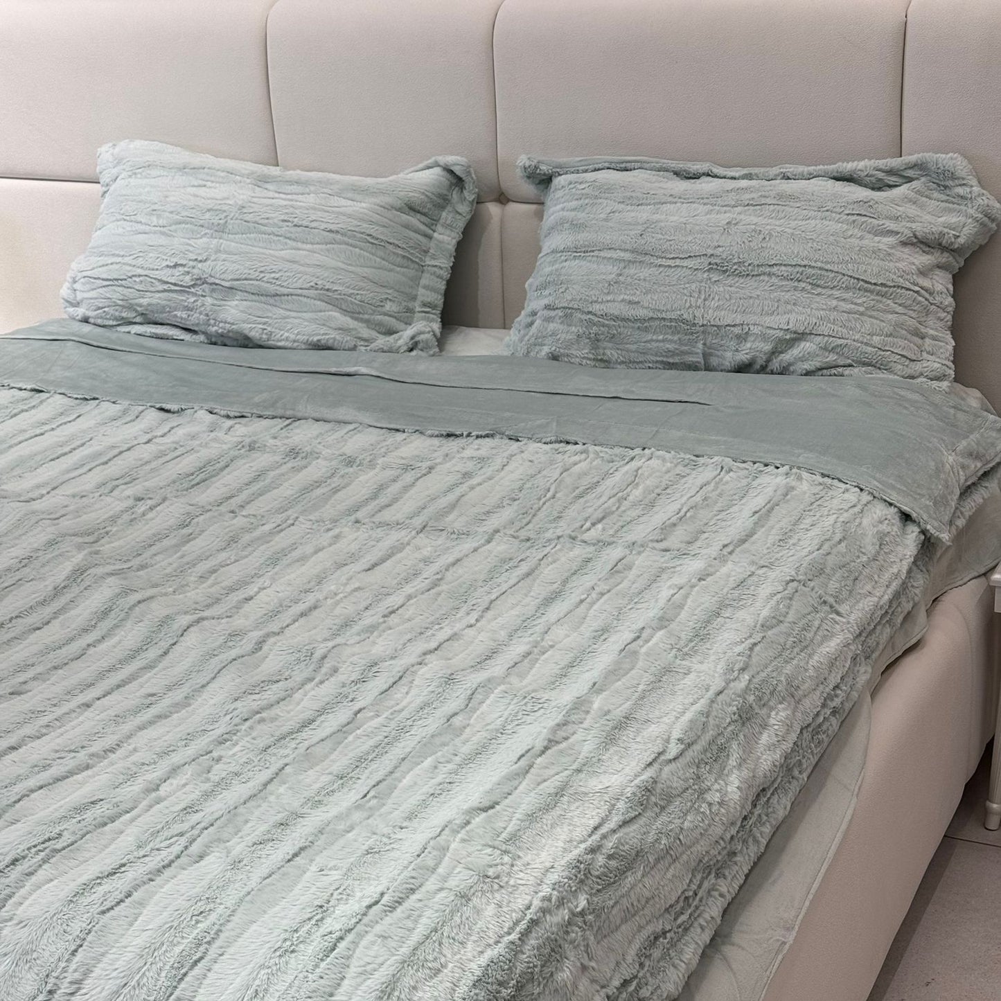 Luxury Plush 4-Piece Bedding Set – Soft & Cozy