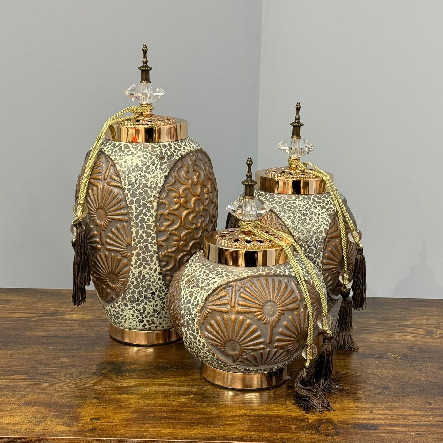 فازات فاخرة مزغرفة ب 3 احجام مختلفة