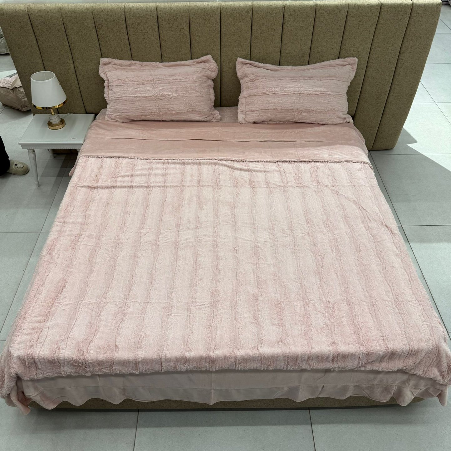Luxury Plush 4-Piece Bedding Set – Soft & Cozy