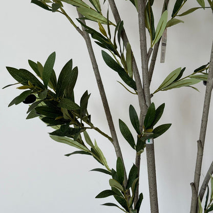 Lush Olive Green – Artificial Tree