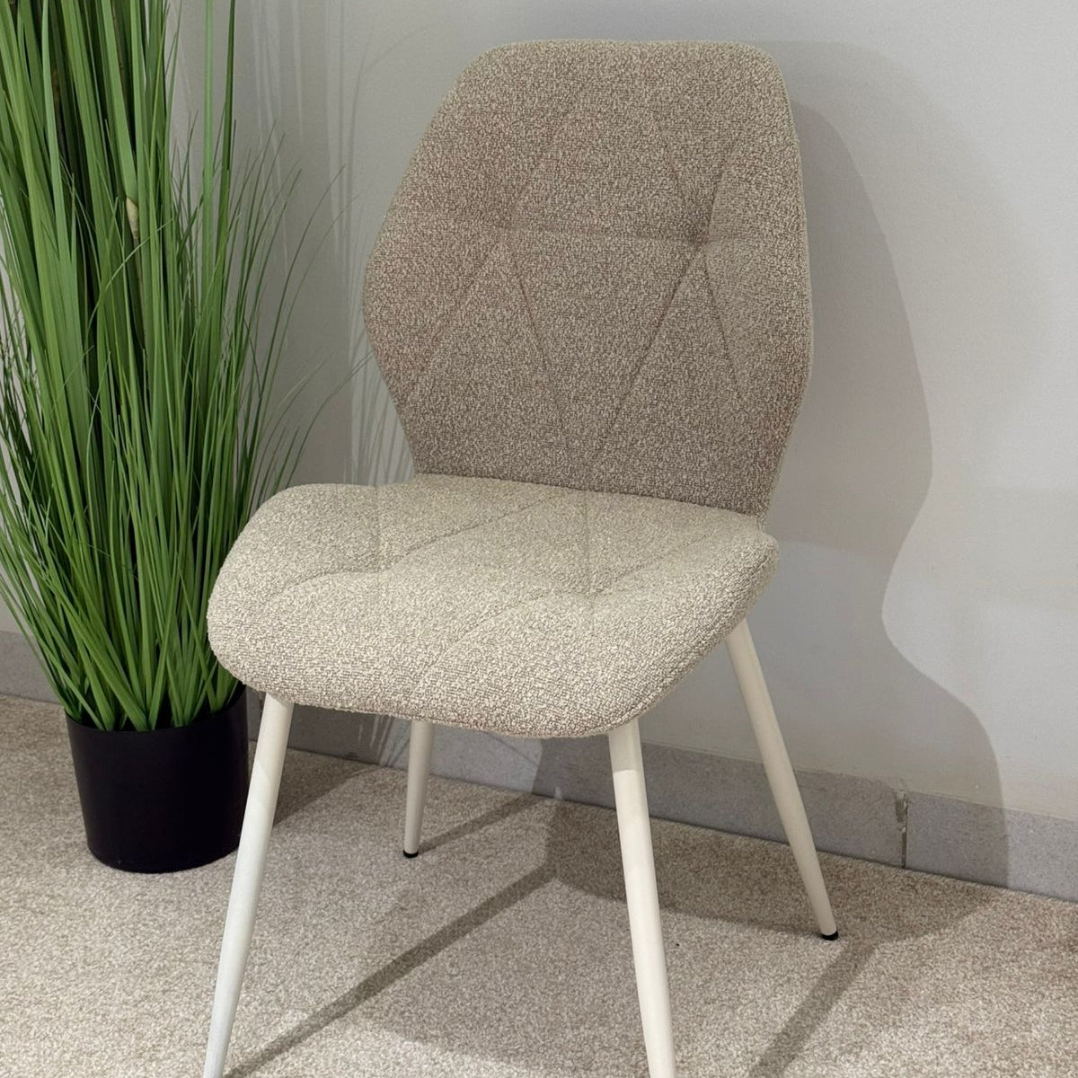 Ruzan Modern Indoor Chair