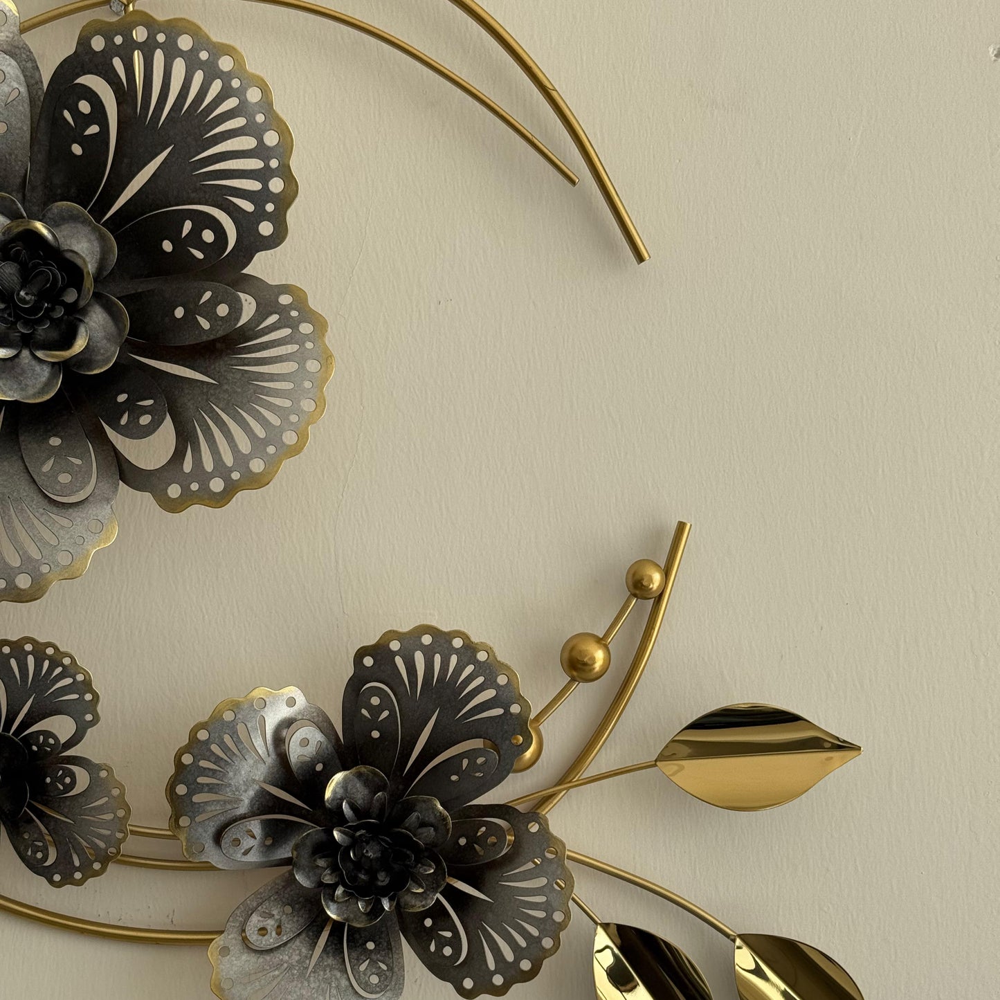 Floral Metal Round Wall Decoration