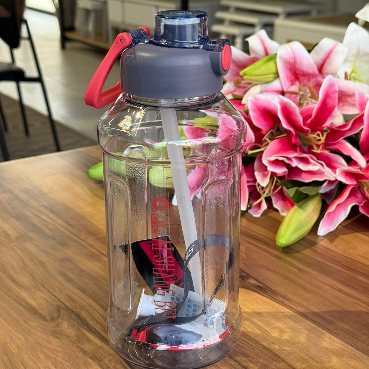 زجاجة شرب رياضة متعددة الألوان مع قش