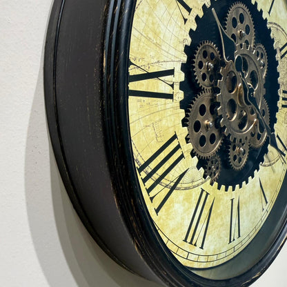 ساعة حائط مزخرفة كلاسيكية