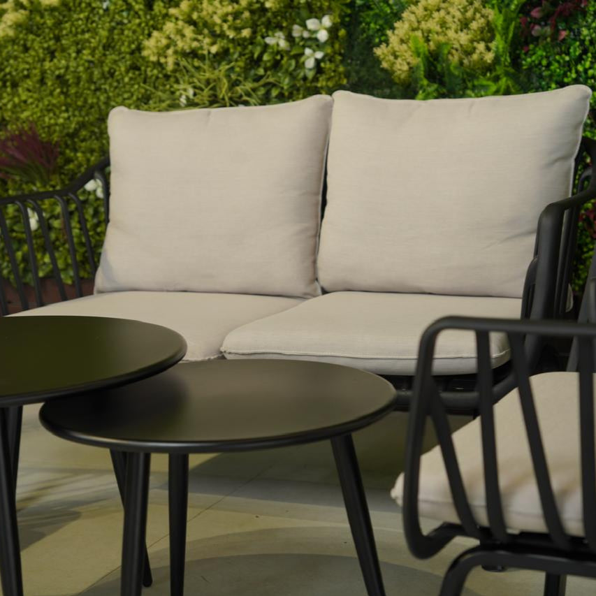 طقم كراسي خارجي بتصميم مودرين