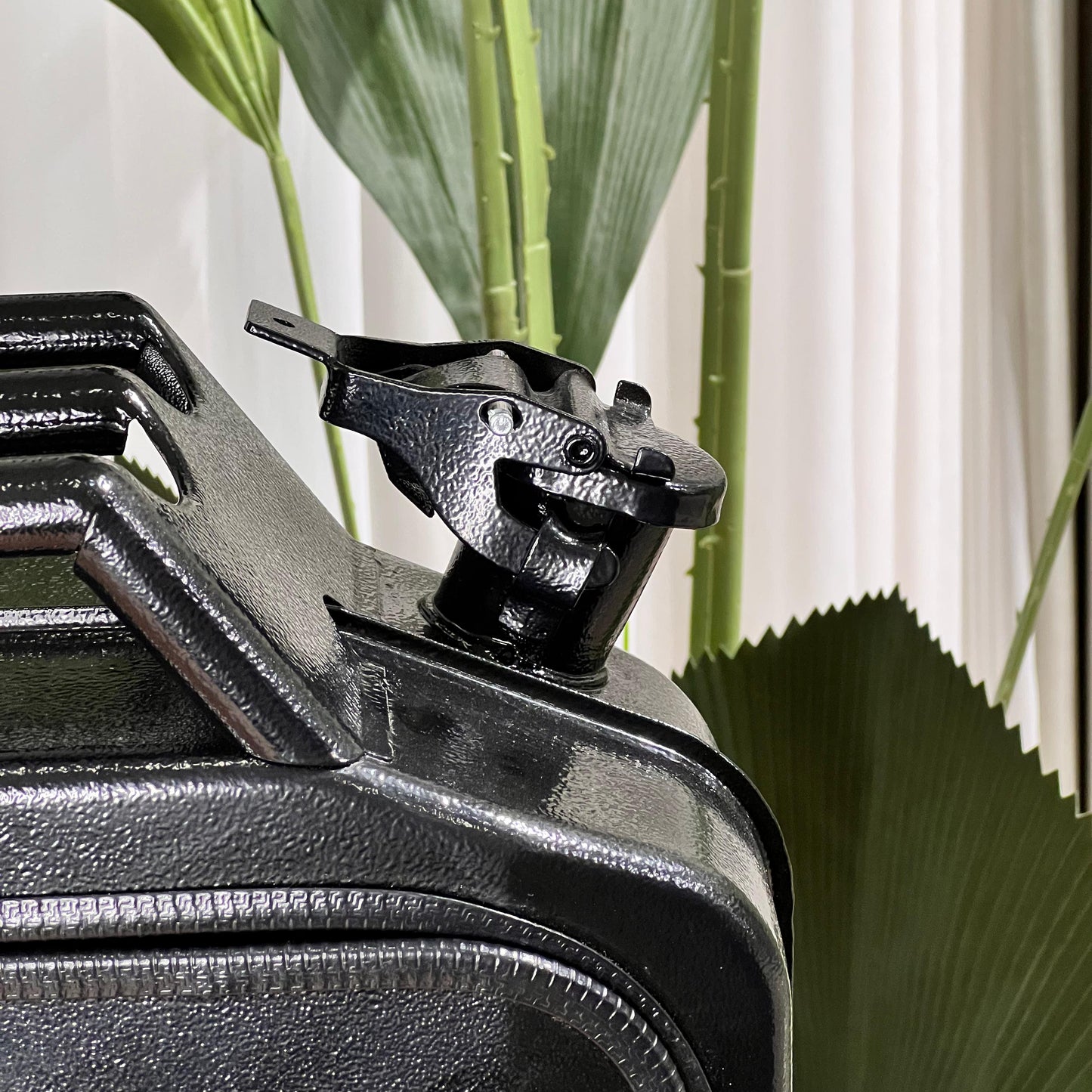 صندوق تخزين معدني صناعي من جيري كان