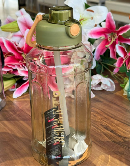 زجاجة شرب رياضة متعددة الألوان مع قش