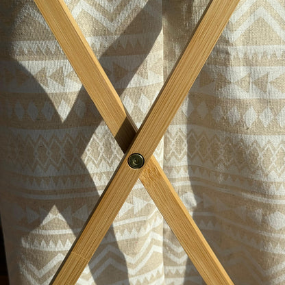 سلة تخزين قماشية بلمسات من الخيزران