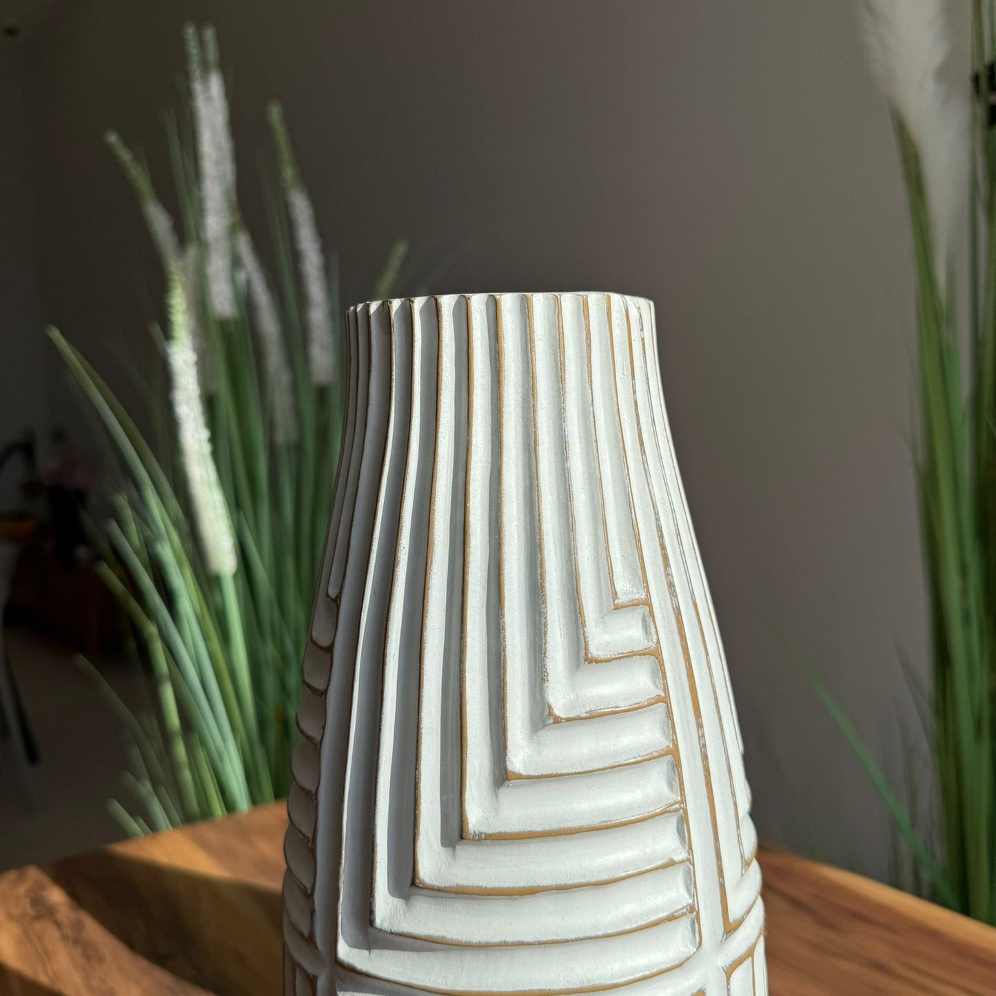 مزهرية سيراميك عتيقة مزخرفة مصنوعة يدويًا