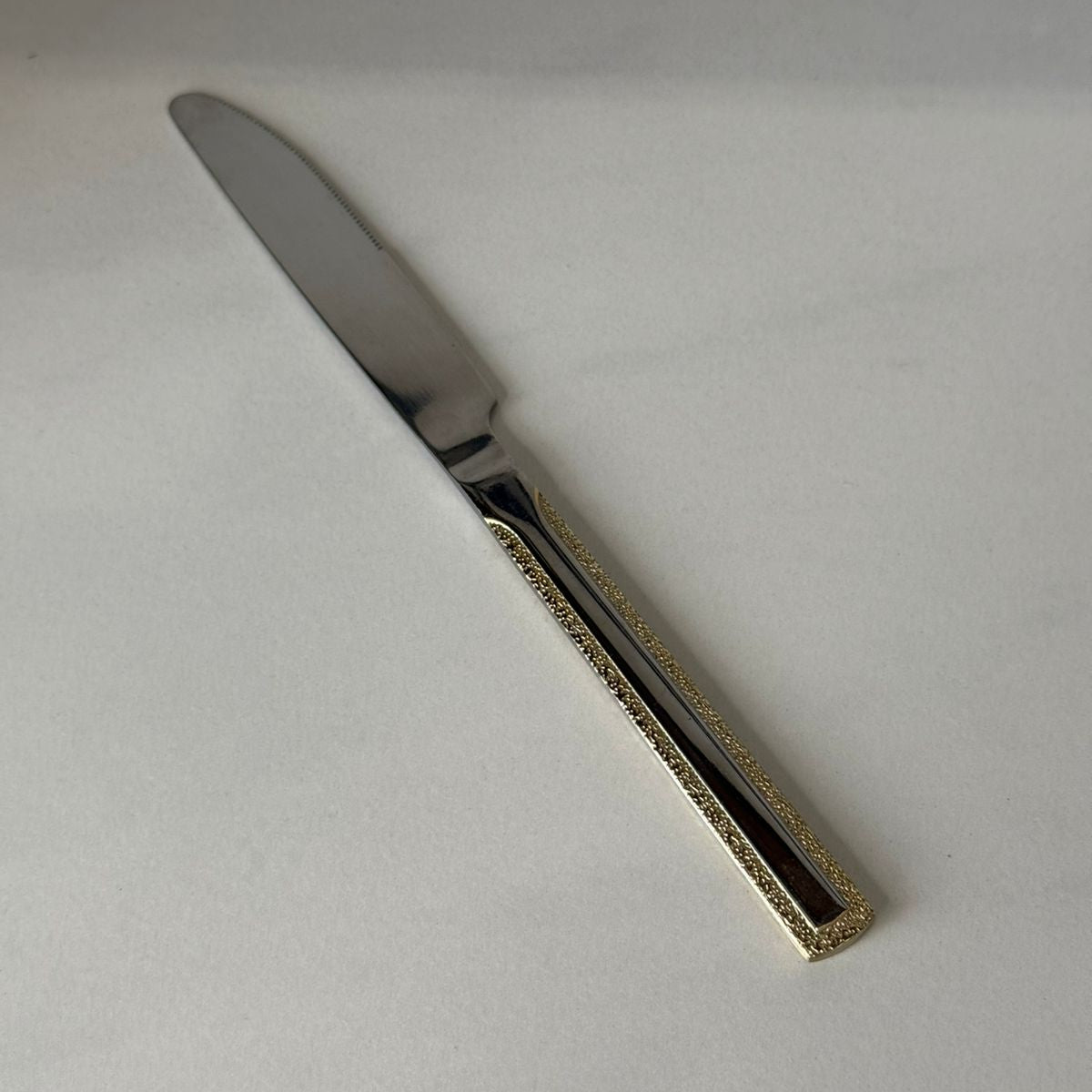 Elegant Gold-Trimmed Luxe Cutlery Collection