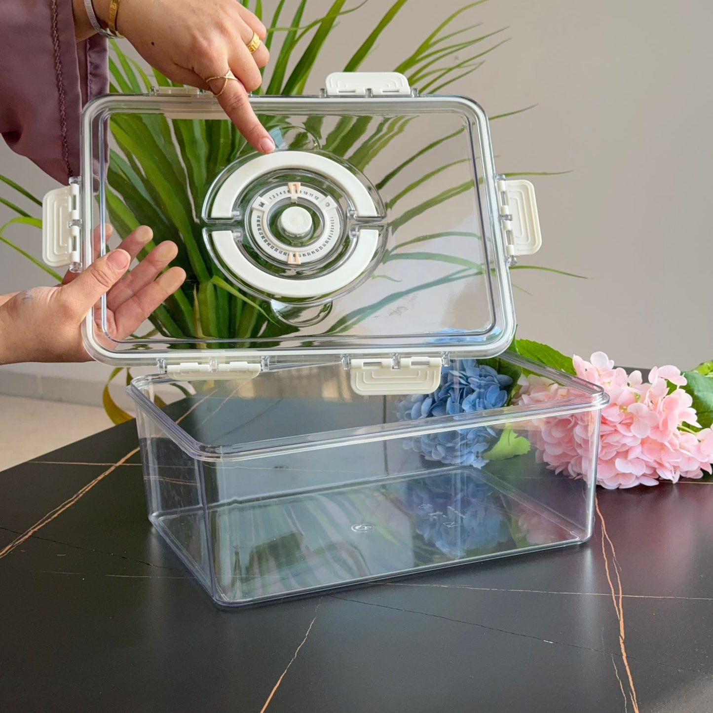 مجموعة حاويات تخزين طعام محكمة الغلق مكونة من 4 قطع - مع قرص لعرض التاريخ