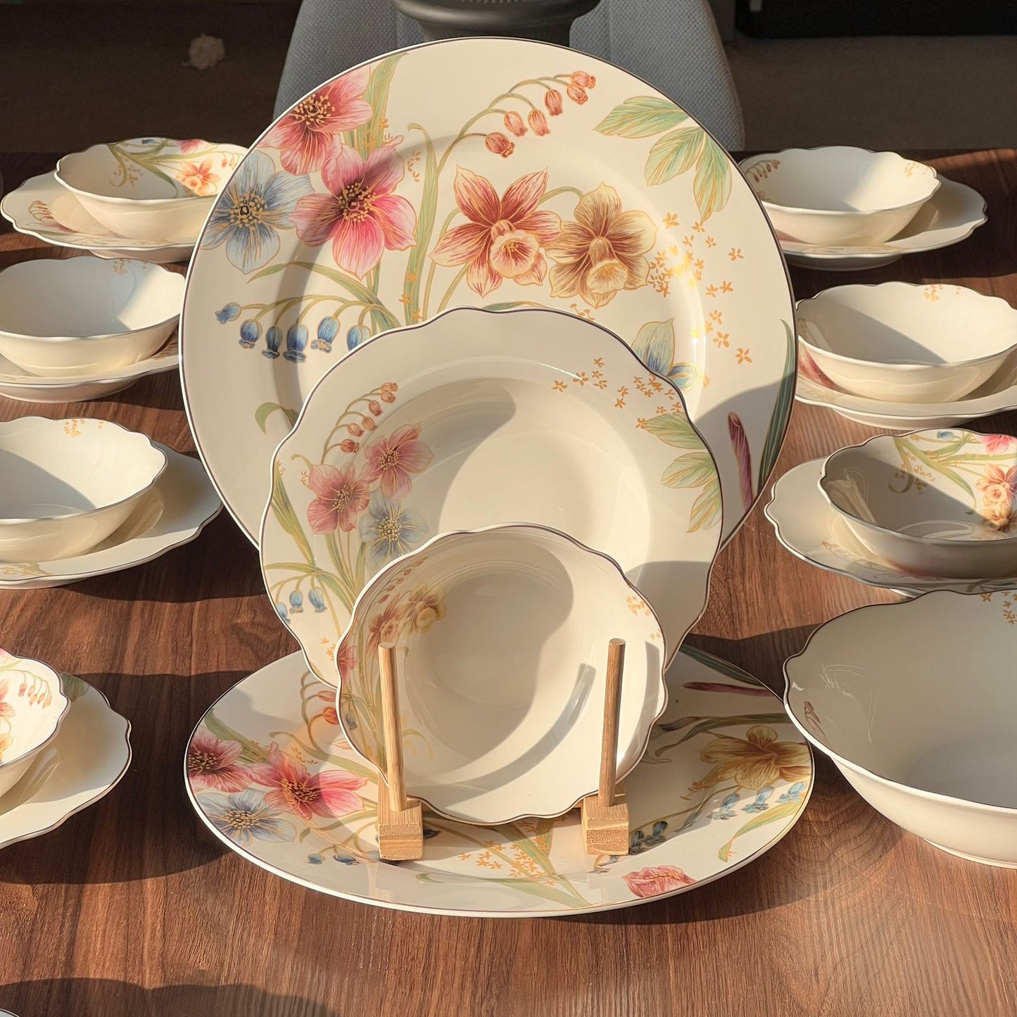 28PCS Porcelain Floral Wavy Dining Tableware Set