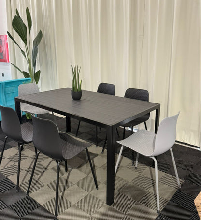 طقم أثاث خارجي حديث من كرسي وطاولة نوفا