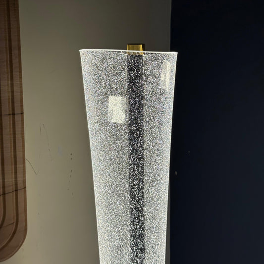 مصباح أرضي ذهبي أنيق مع غطاء قماشي مطوي