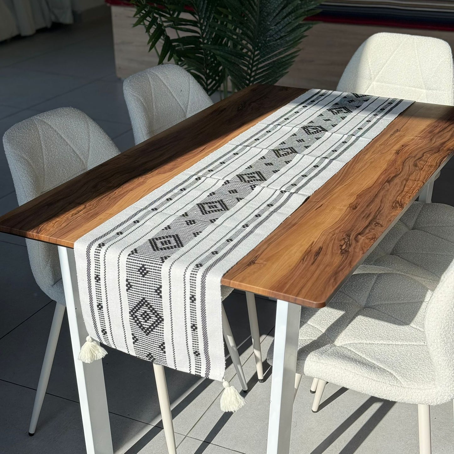 ٣٥ × ٢٢٠سم ڕایەخی سەر مێزی دیکۆراتی شاهانە