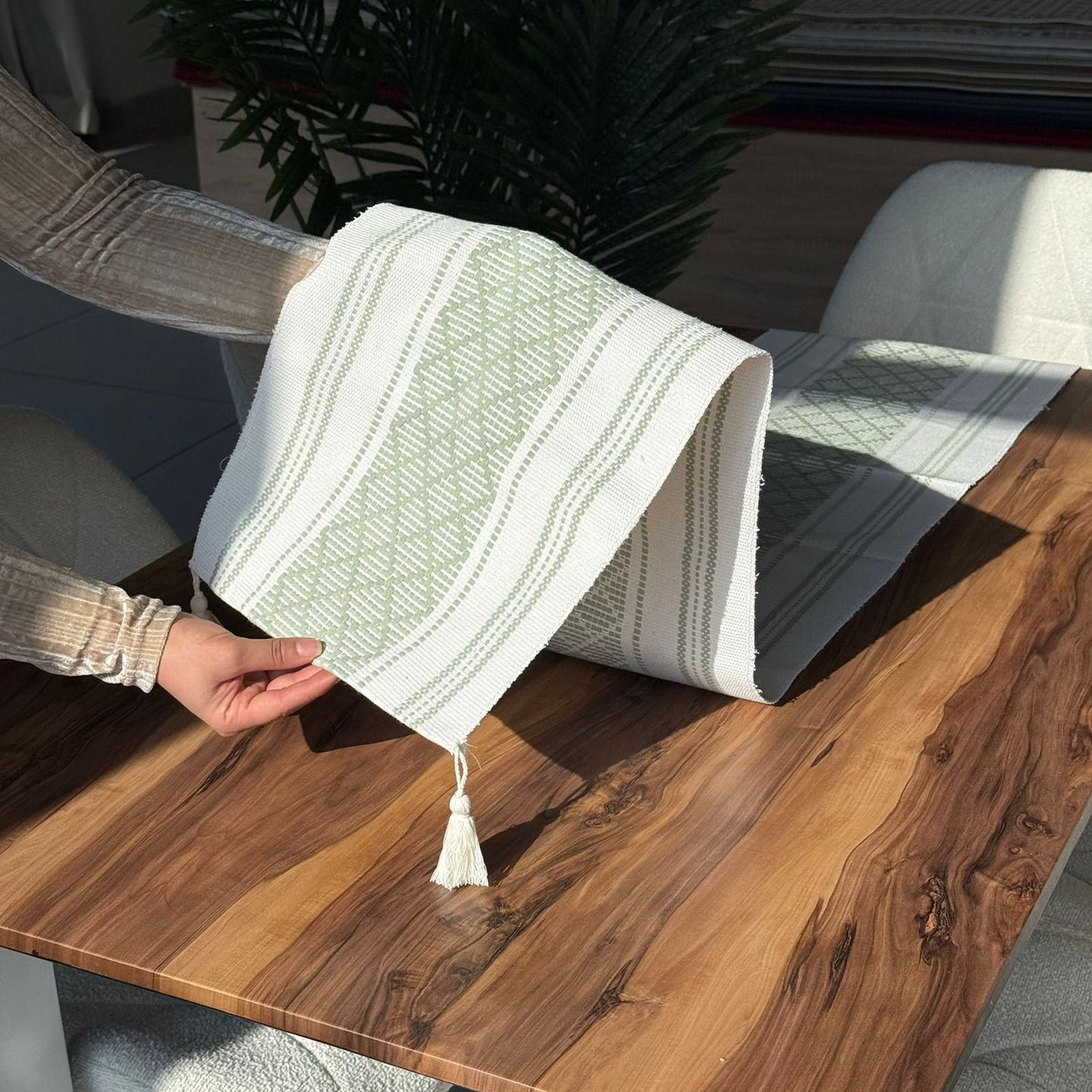 ٣٥ × ٢٢٨سم ڕایەخی سەر مێزی دیکۆراتی شاهانە