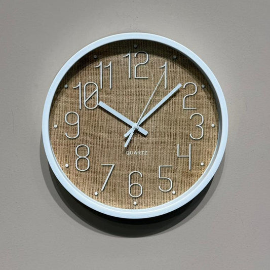 ساعات الحائط ذات الملمس الخشبي