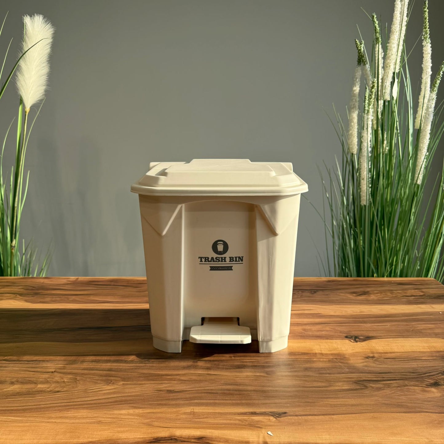 سلة مهملات كلاسيكية بدواسة - مجموعة متعددة الأحجام