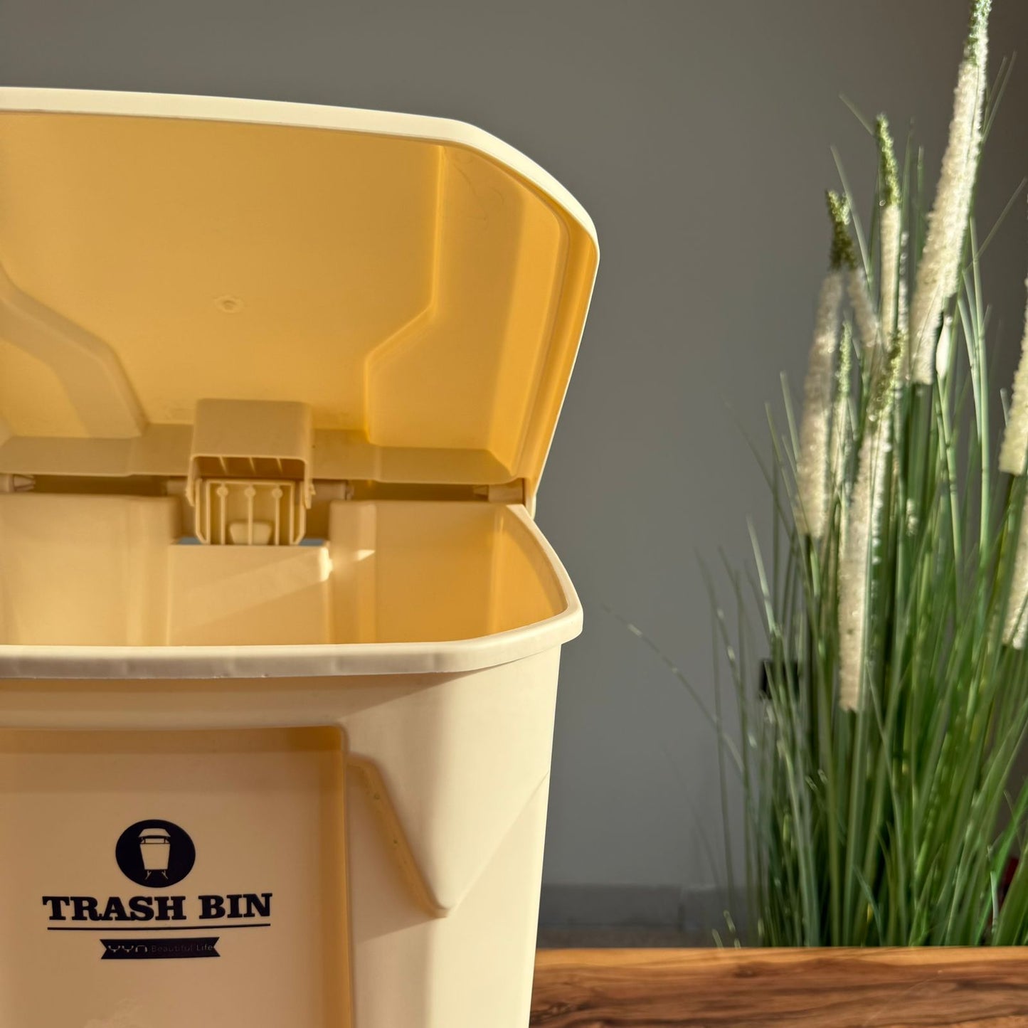 سلة مهملات كلاسيكية بدواسة - مجموعة متعددة الأحجام