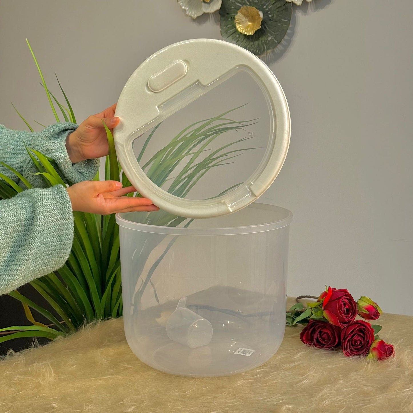 Round Plastic Food Container with Vent Lid