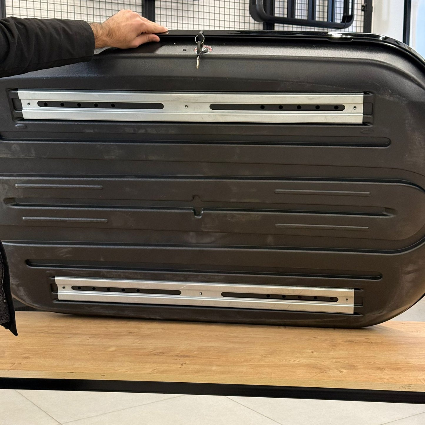 Hard Shell Car Roof Cargo Box – Gloss Black