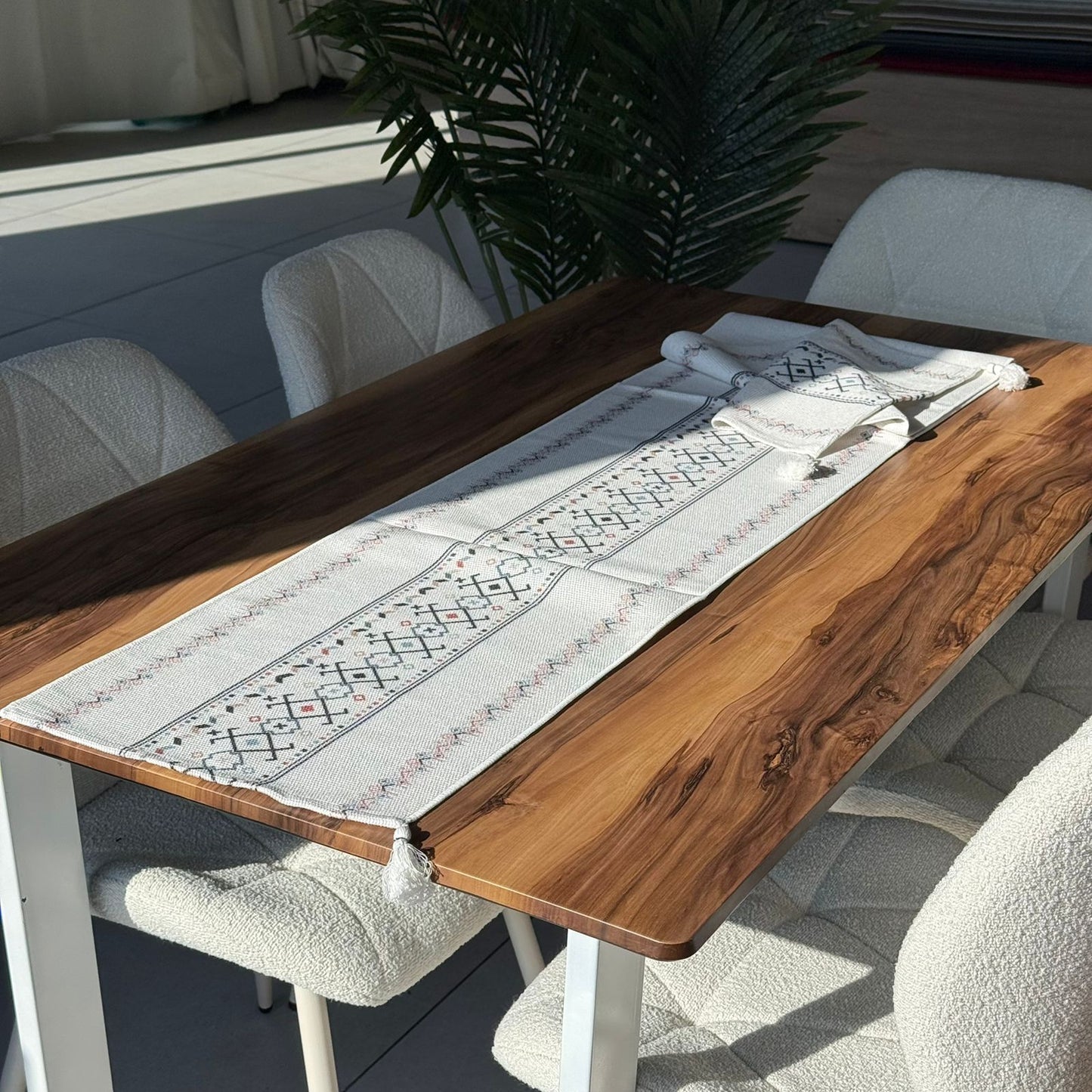 ٣٥ × ١٨٠سم ڕایەخی سەر مێزی دیکۆراتی شاهانە