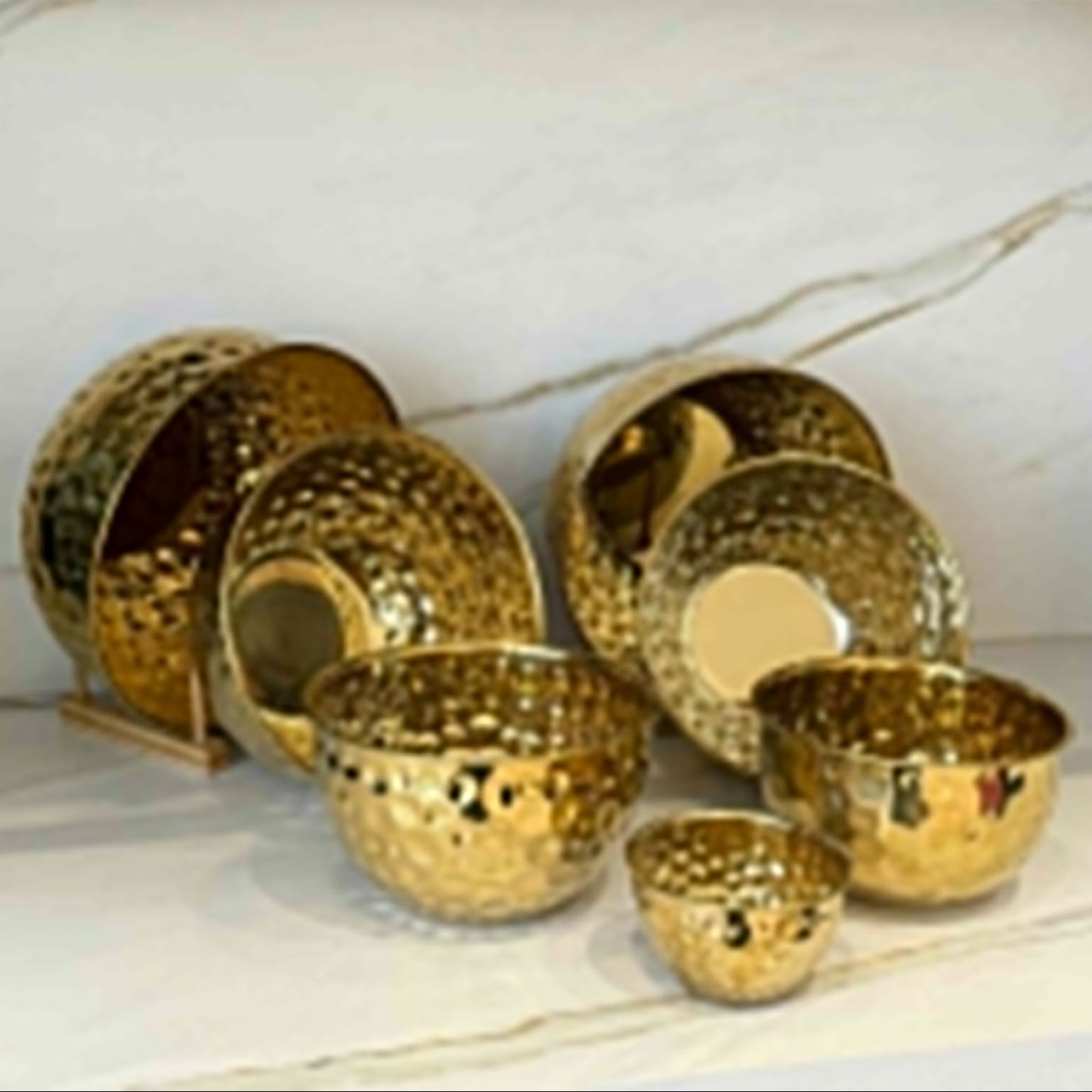 وعاء مطروق هالة ذهبية
