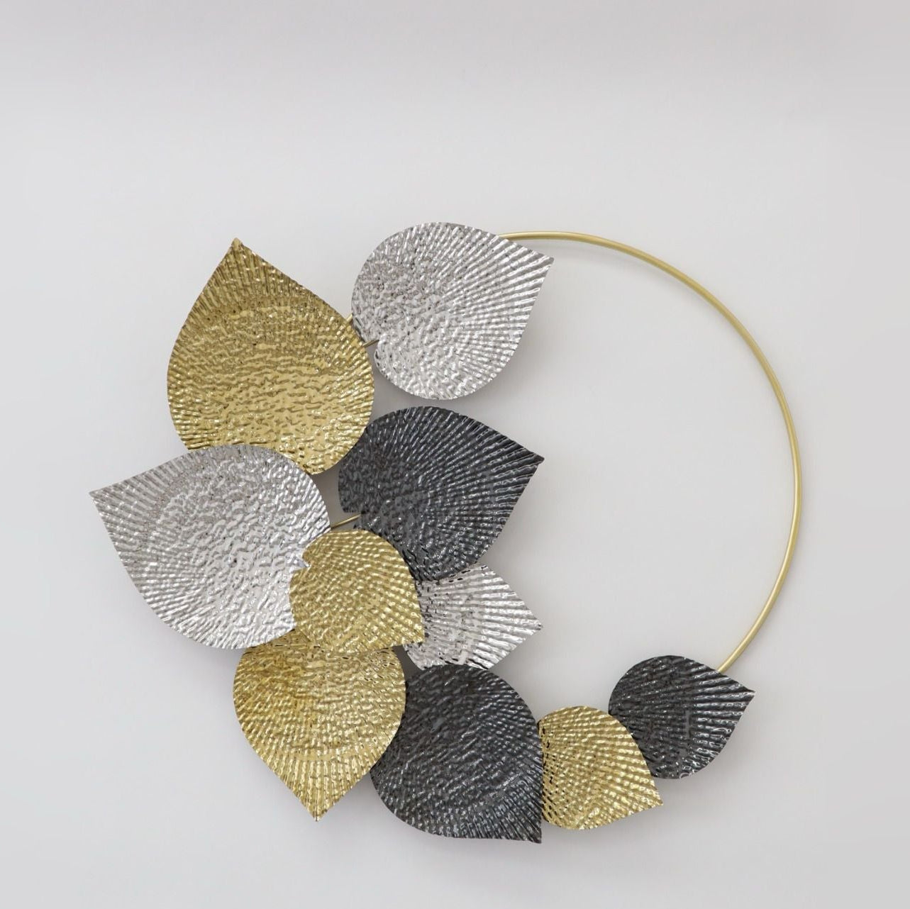 Metal Round Wall Decoration With Leaves