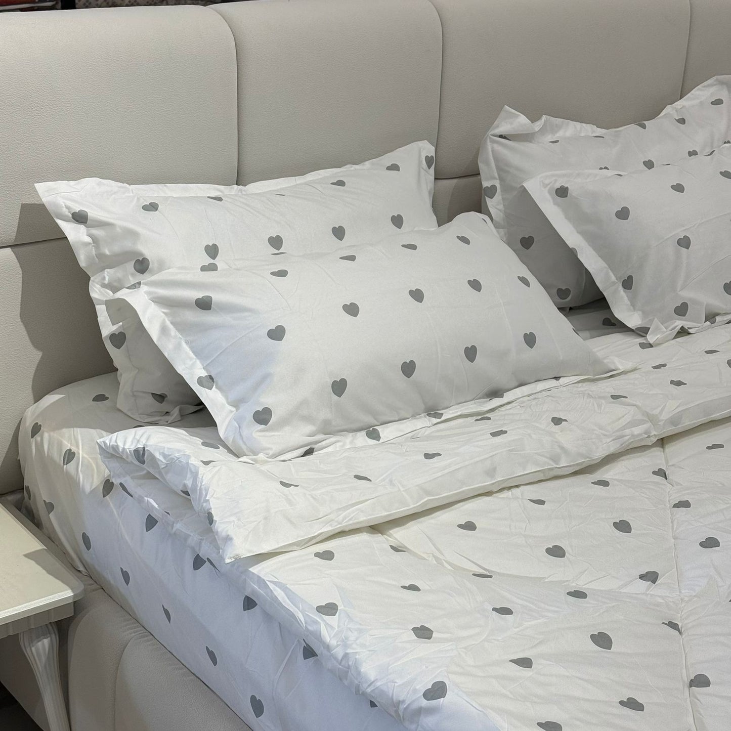 Elegant Bedding Set – 6 Pieces